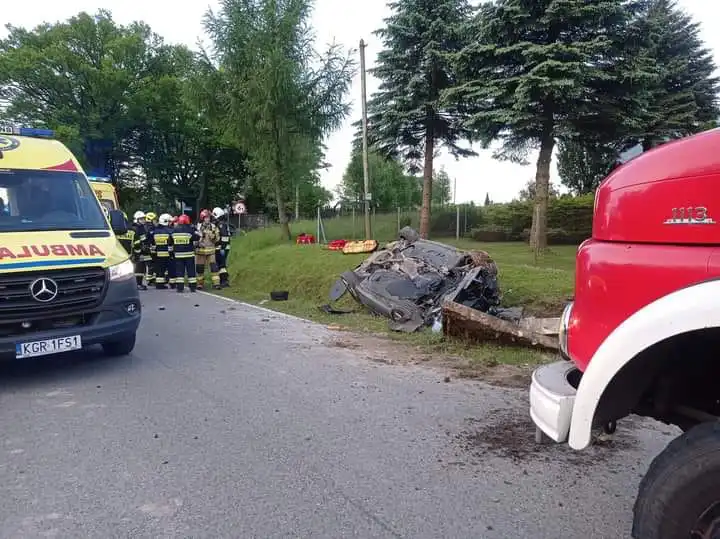 Wypadek w Staszkówce. 3 osoby poszkodowane