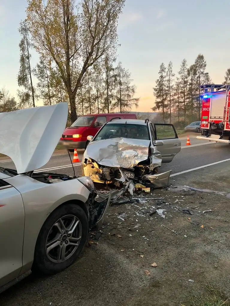 Wypadek w Kurowie. Dwie osoby poszkodowane