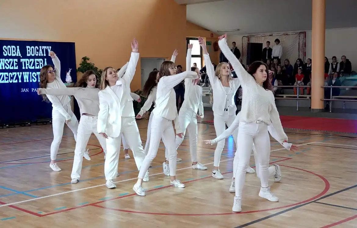 Przy ZSP w Krynicy-Zdroju powstał nowoczesny kompleks boisk i bieżni