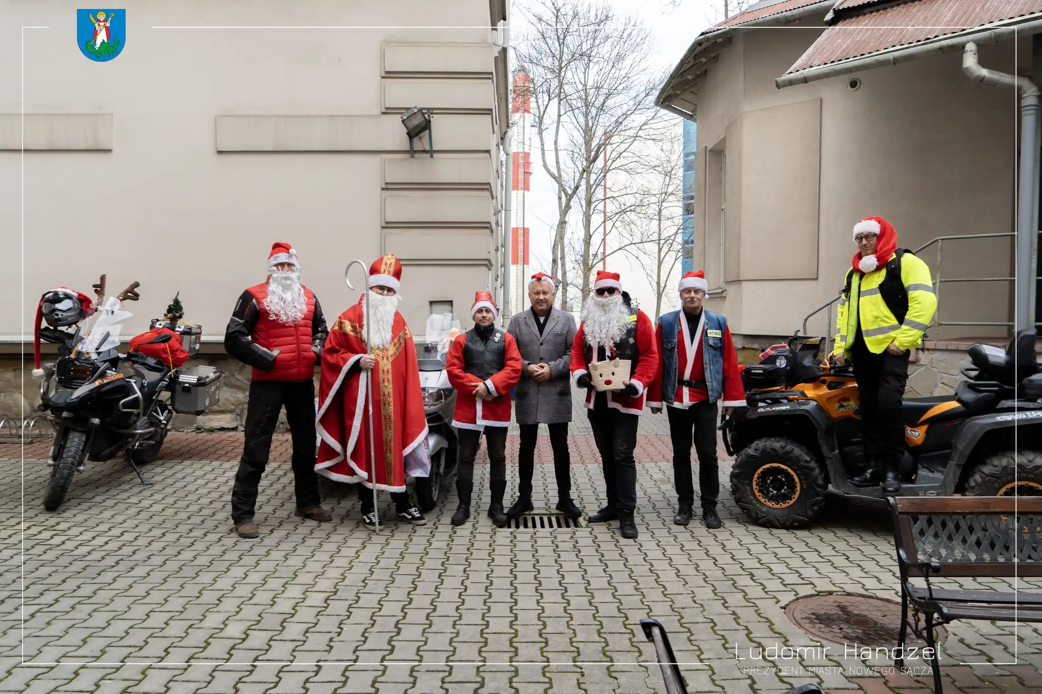 Dziecięce uśmiechy w Nowym Sączu. Prezydent Handzel z Motomikołajami w szpitalu