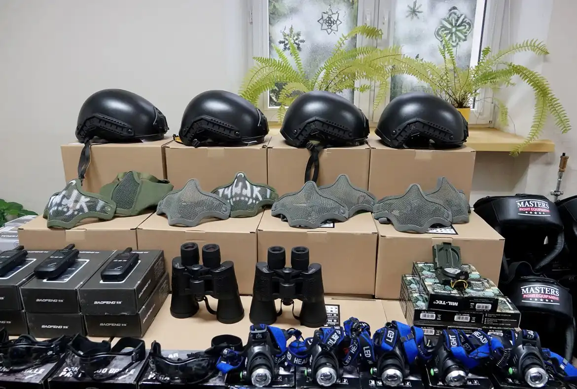 Uczniowie klasy wojskowej ZS w Marcinkowicach otrzymali mundury i sprzęt