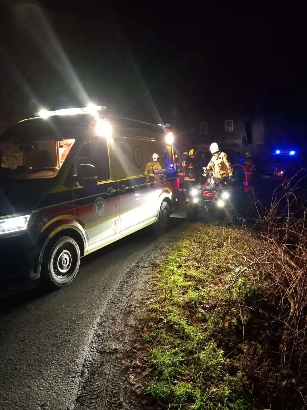 Z pomocą quada do pacjenta. Akcja ratunkowa strażaków i medyków w Obidzy