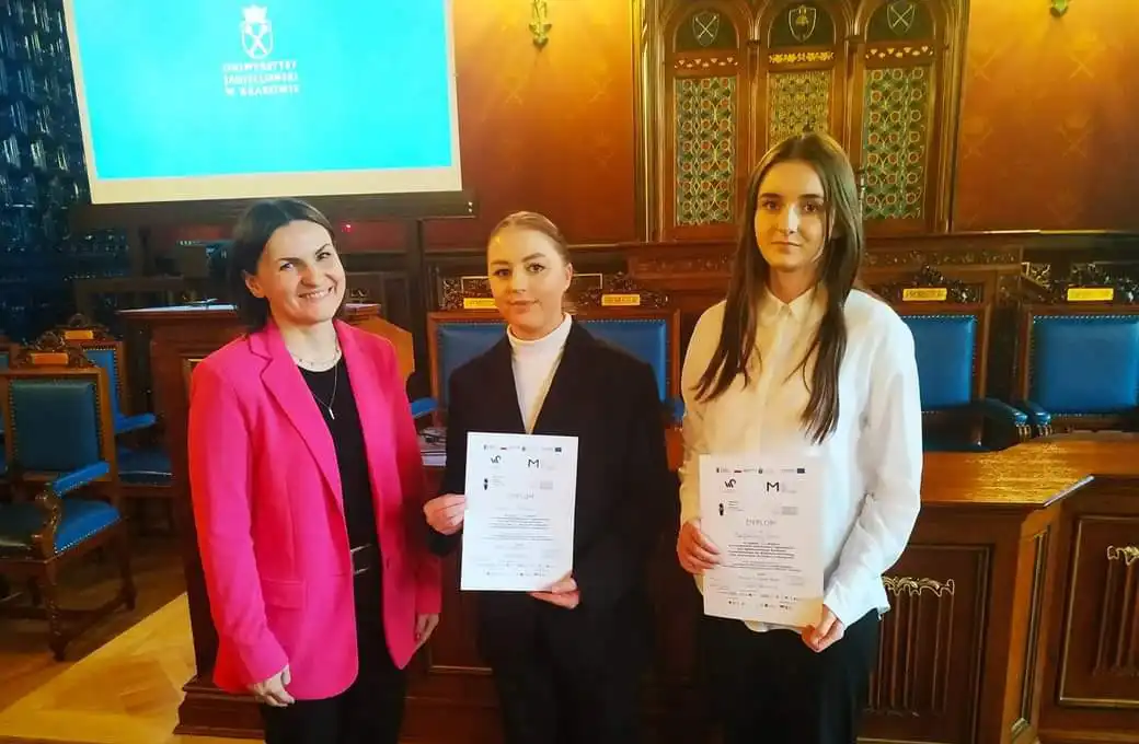 Uczennice ZS w Łącku w finale Ogólnopolskiego Konkursu Krasomówczego