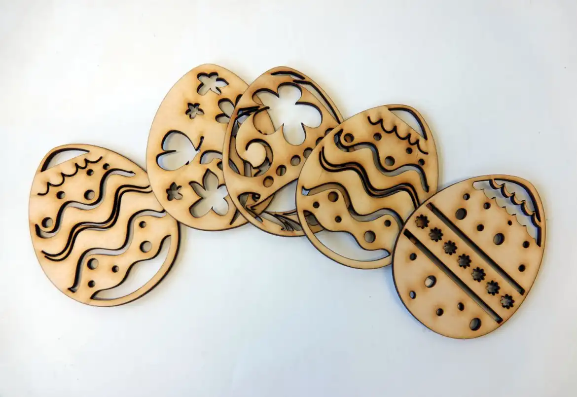 W Zakładzie Aktywności Zawodowej w Nawojowej powstają palmy, świąteczne zajączki i wiele ozdób