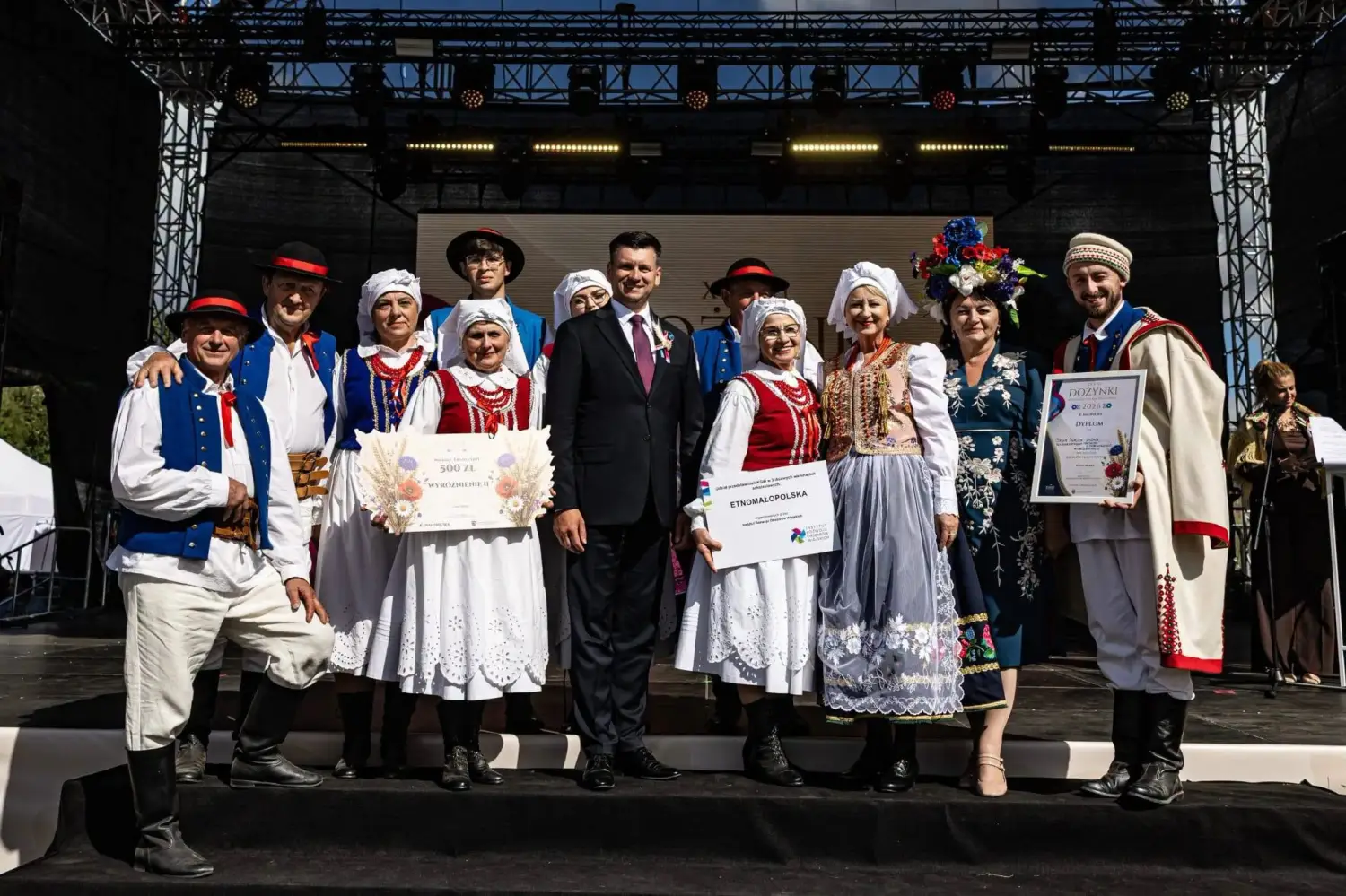 Przywieźli wieniec z powiatu gorlickiego i zdobyli wyróżnienie. Sukces Zespołu Folklorystycznego Beskidy w Krakowie