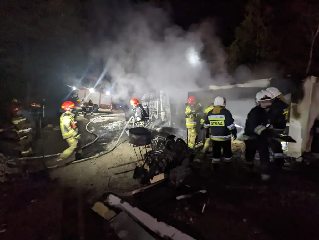 Nowy Sącz: Spłonęły trzy garaże i samochód dostawczy