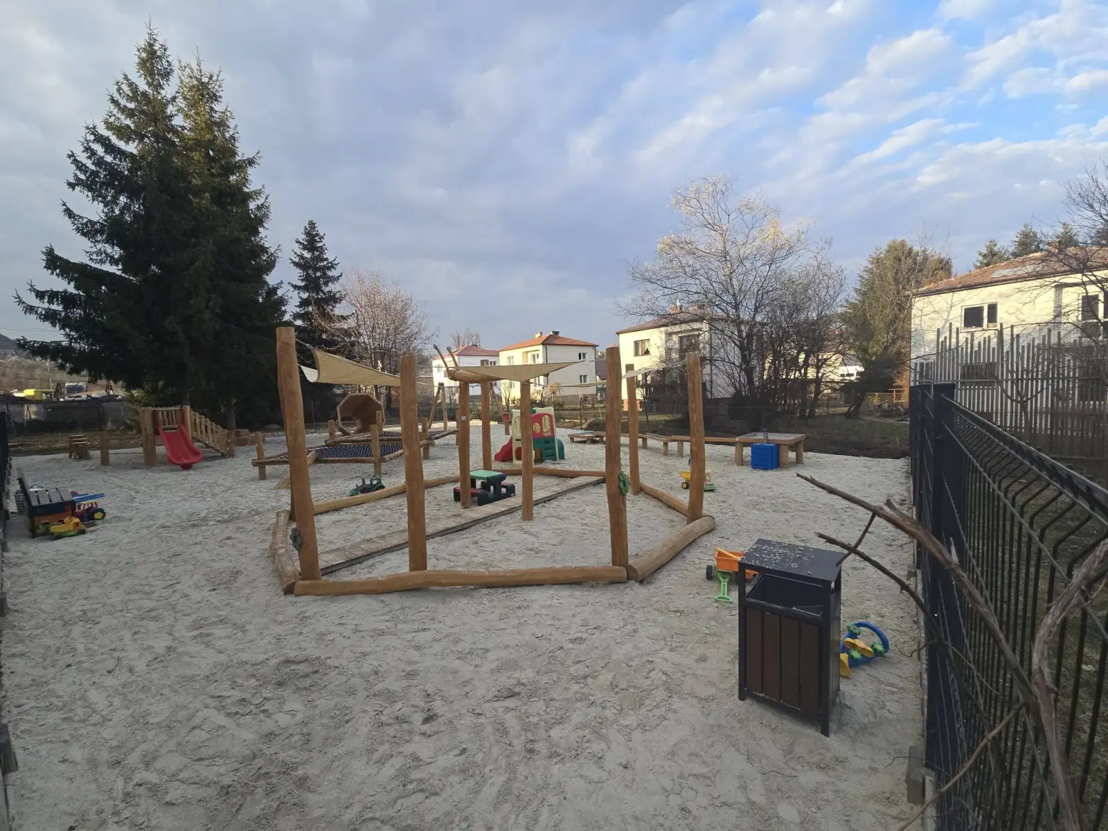 Wiosenna niespodzianka dla najmłodszych. Nowy plac zabaw przy żłobku w Łukowicy