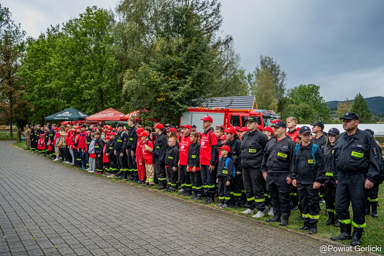 Blisko 400 młodych strażaków w Wysowej-Zdroju. Czekało na nich 15 nietypowych konkurencji