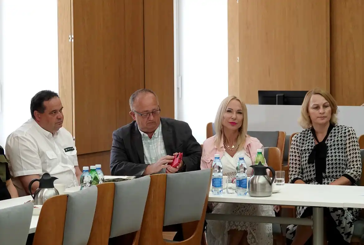 Posiedzenie Powiatowego Zespołu Zarządzania Kryzysowego. Dyskutowano o bezpieczeństwie podczas wakacji