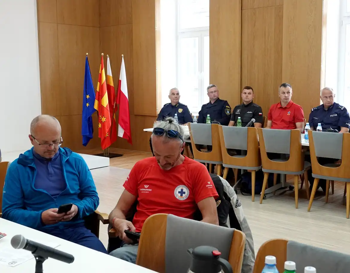 Posiedzenie Powiatowego Zespołu Zarządzania Kryzysowego. Dyskutowano o bezpieczeństwie podczas wakacji