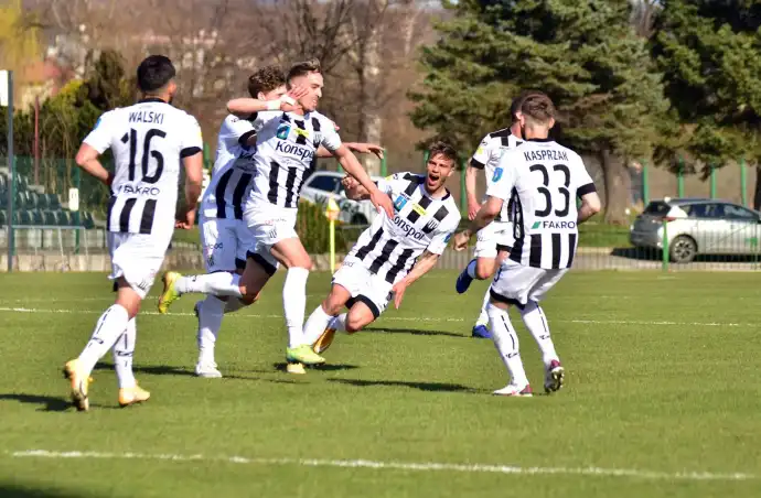 Drużyna Sandecji pokonuje Zagłębie Sosnowiec 2:1