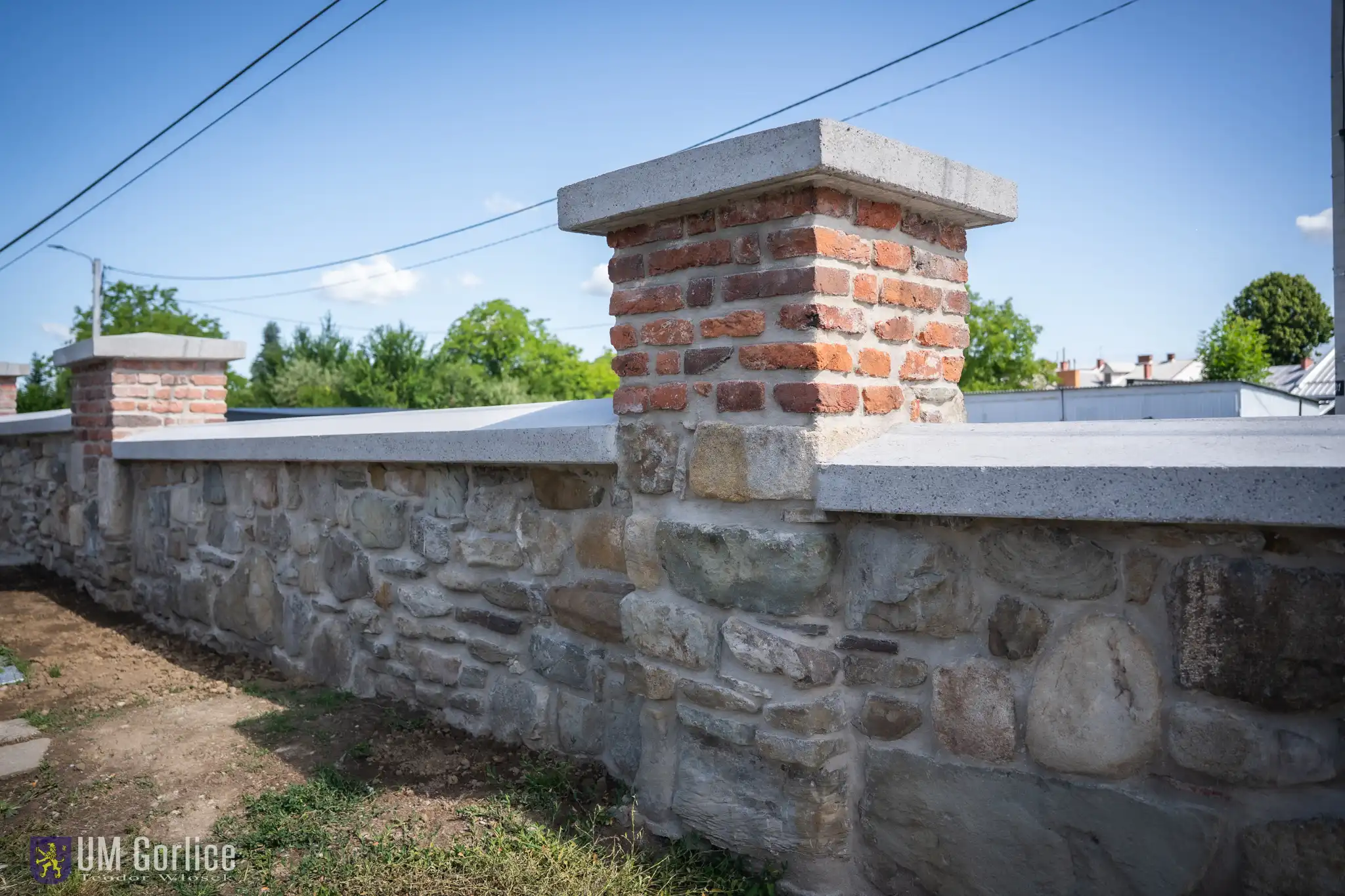 Historyczny mur cmentarny odzyskał dawny blask