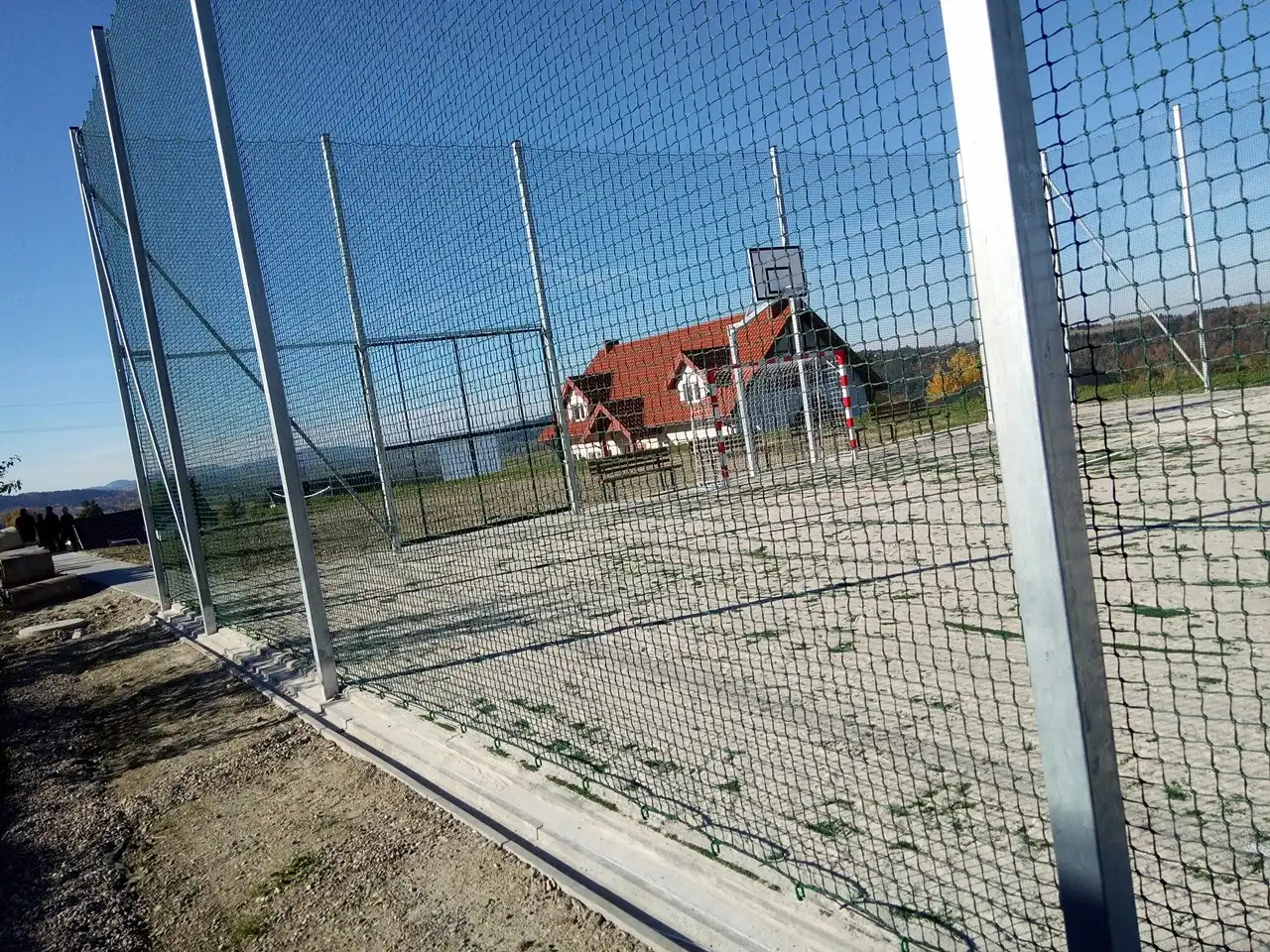 W Gminie Limanowa mieszkańcy mają kolejne boisko wielofunkcyjne