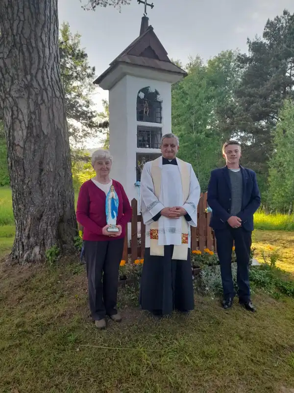 Kapliczka w Osiedlu Szczepanowo znów jaśnieje. Wspólnota Słopnic Górnych świętuje zakończenie renowacji