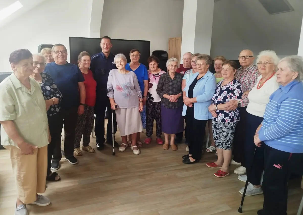 Nie podawaj kodów i nie przekazuj pieniędzy. Policjanci spotkali się z seniorami w Mogilnie