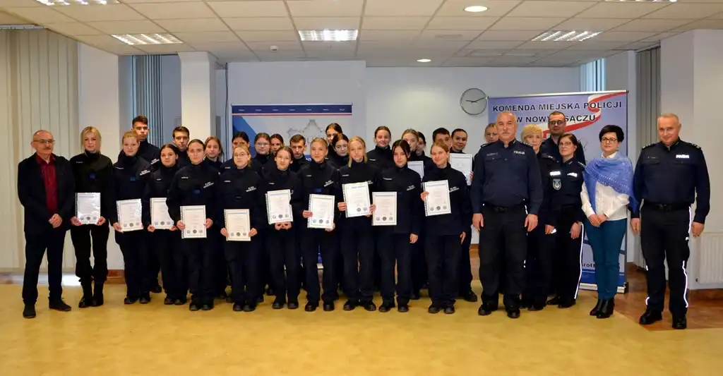 Uczniowie ZSP w Marcinkowicach z policyjnymi awansami