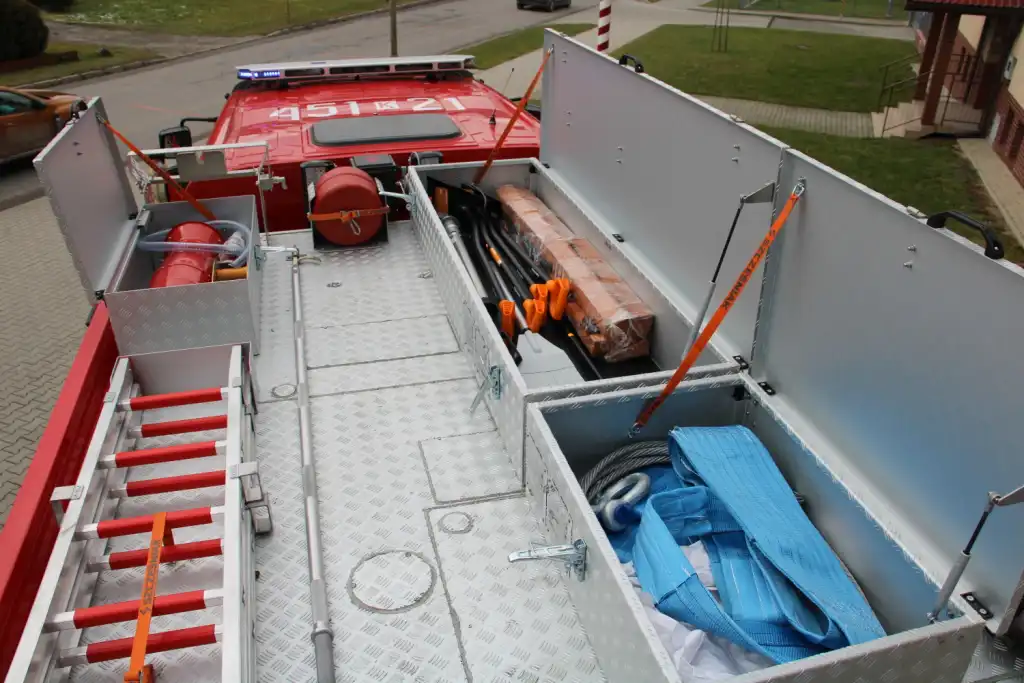 Strażacy z PSP Limanowa mają nowy samochód ratowniczo-gaśniczy