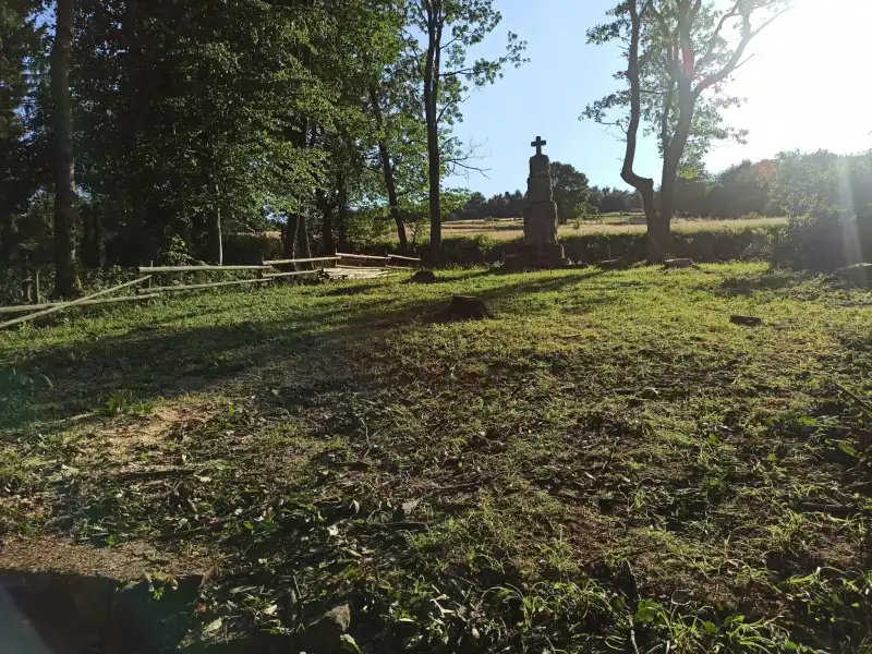 Funkcjonariusze KaOSG porządkowali cmentarze wojenne na ziemi gorlickiej