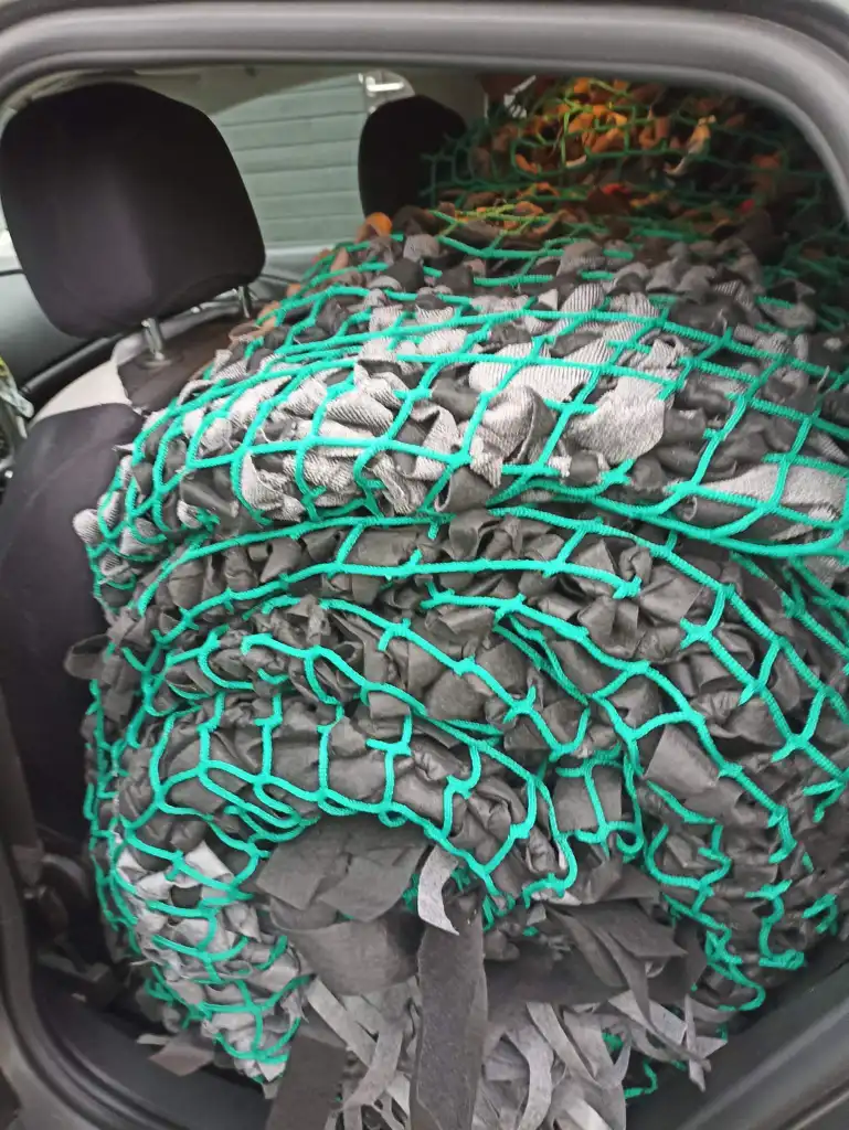 W Centrum Kulturalno-Społecznym w Marcinkowicach powstały siatki maskujące dla ukraińskich żołnierzy