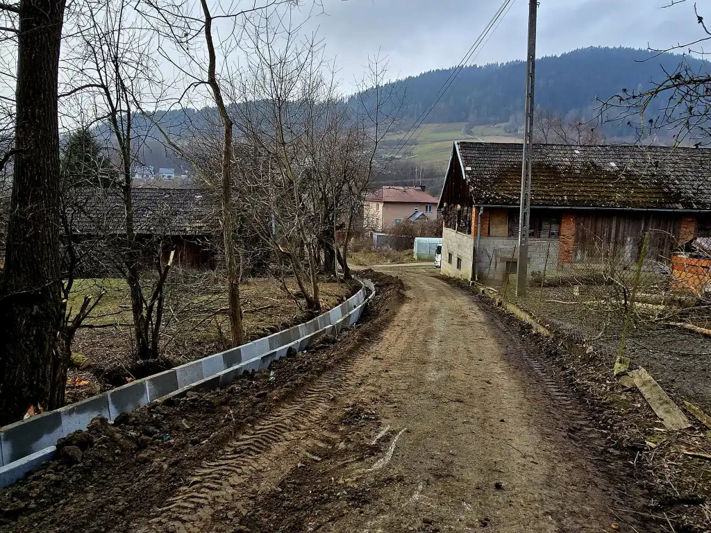 Prace drogowe w Łukowicy. Nowe inwestycje dzięki funduszom sołeckim i gminnym