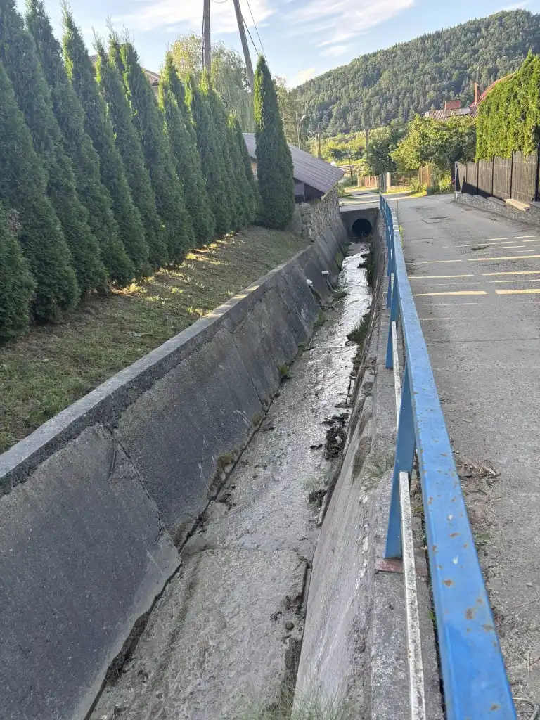 Kolejna inwestycja w Marcinkowicach. Trwa poszerzanie drogi nad stacją