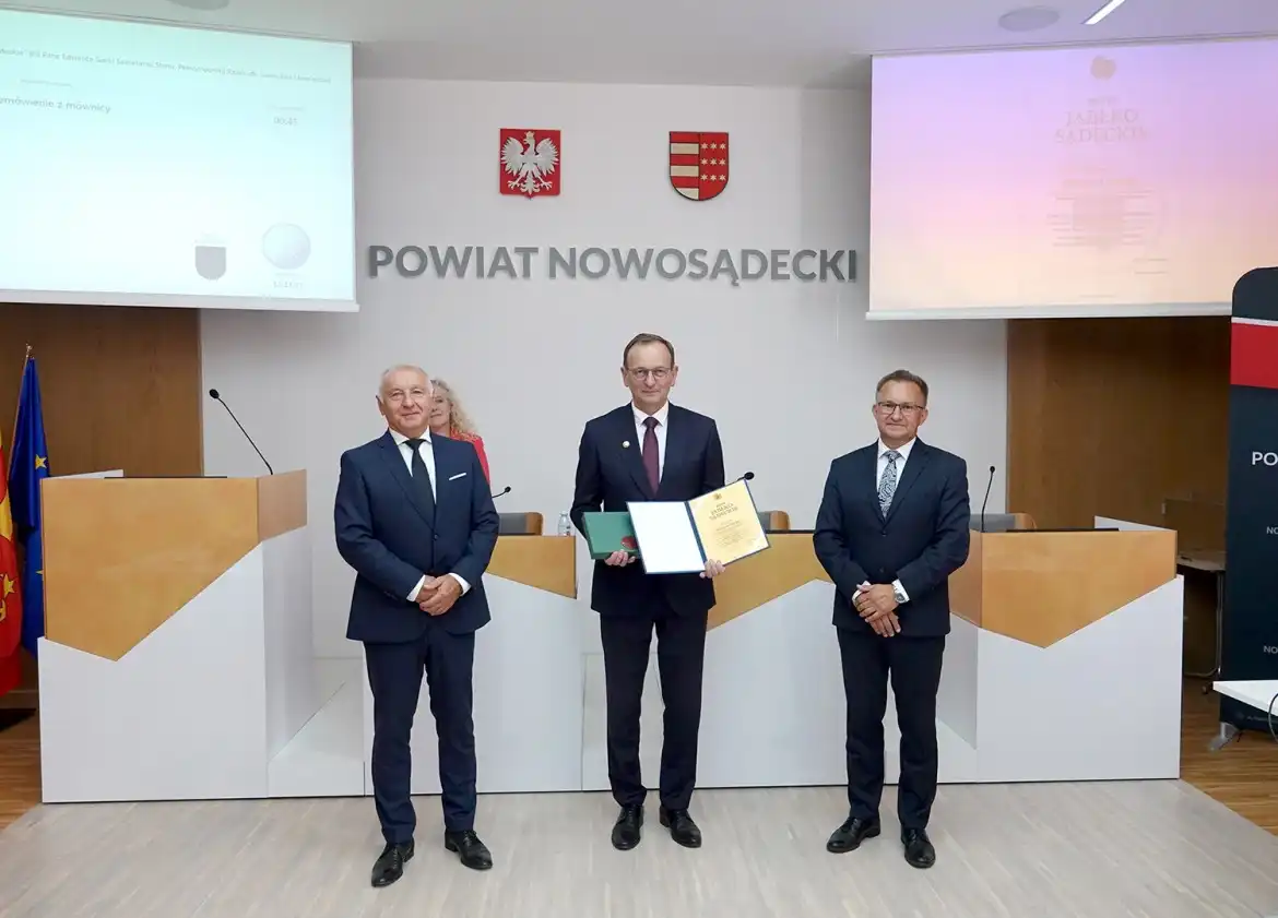 Poseł Edward Siarka uhonorowany Złotym Jabłkiem Sądeckim
