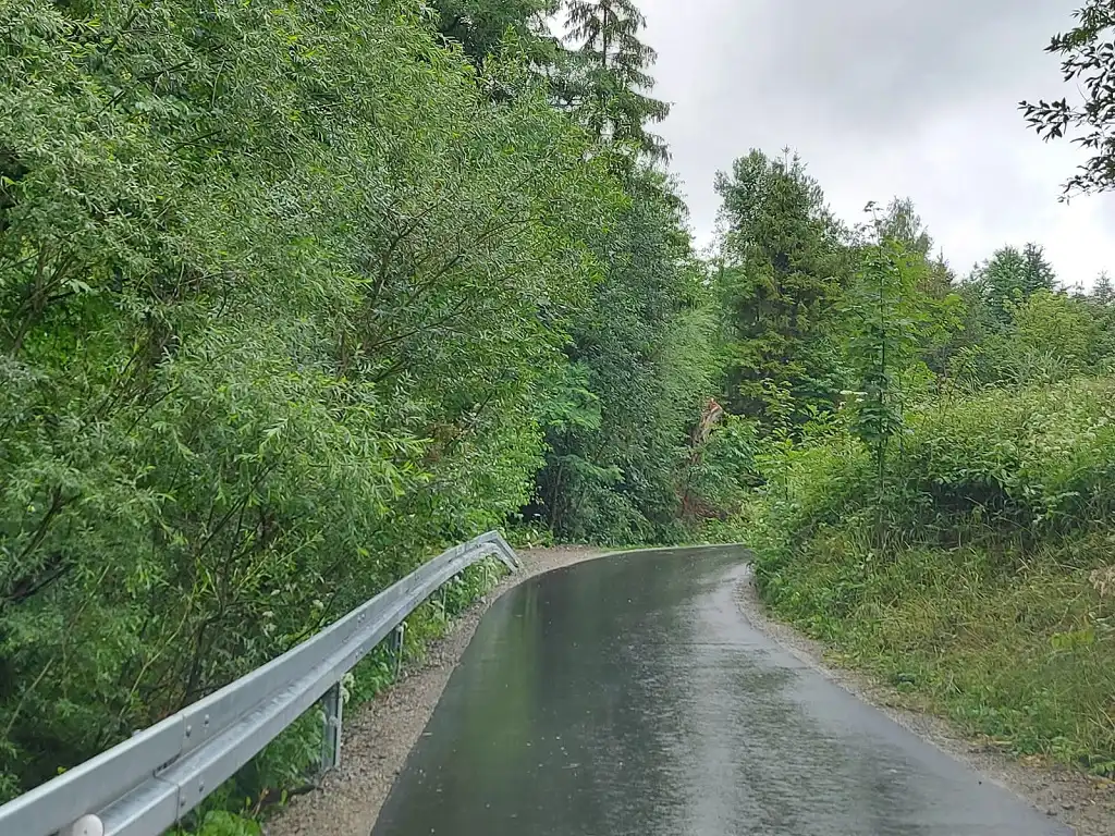 Łomnica Zdrój: zmodernizowano drogę w kierunku osiedla Jarzębaki