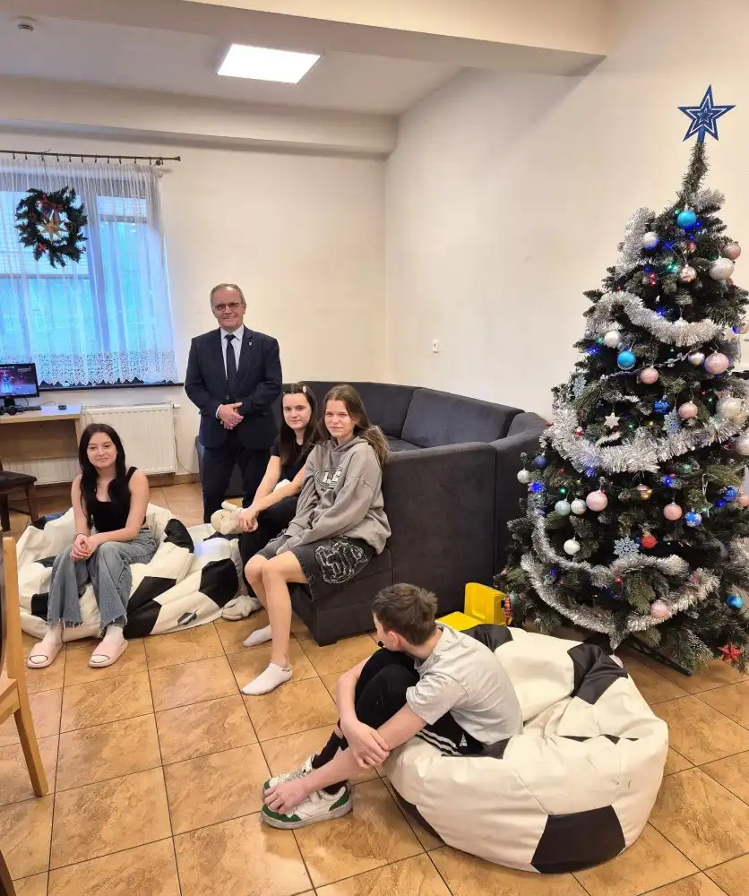 Wicestarosta Nowosądecki w Domu Dziecka w Klęczanach. Spotkanie pełne ciepła i serdeczności