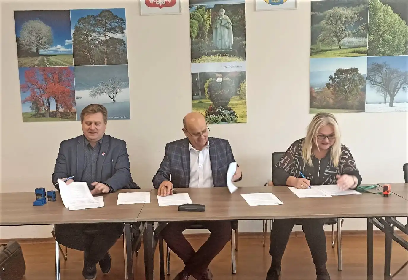 Gmina Podegrodzie:  podpisano umowy na modernizacje kilku dróg gminnych