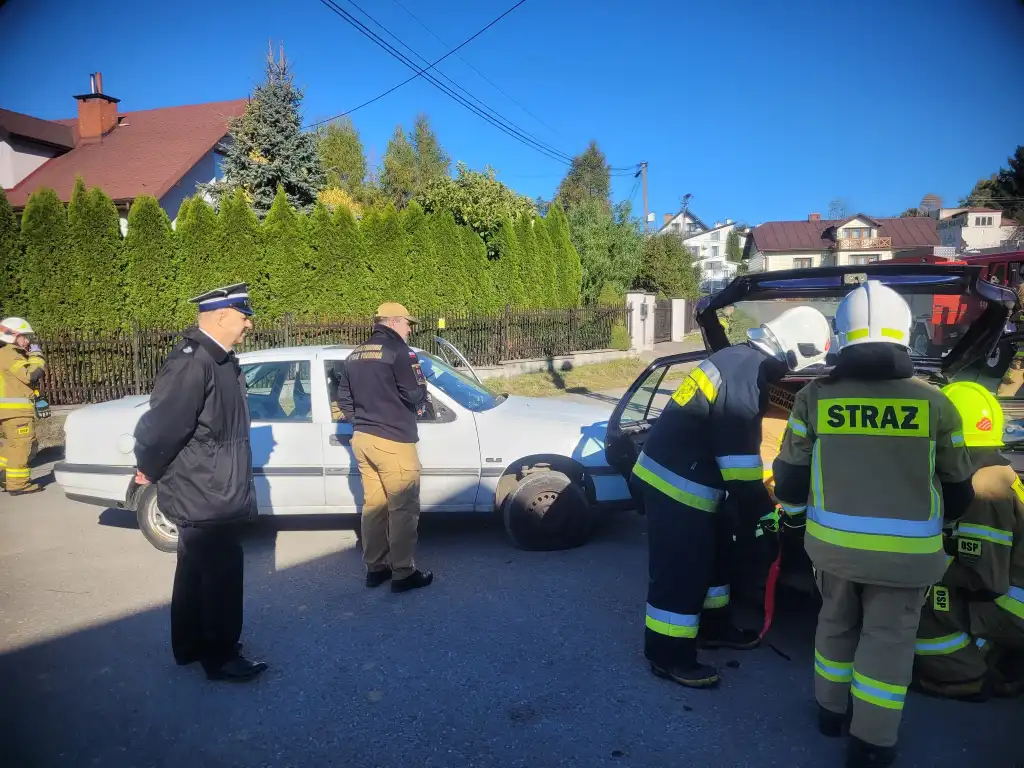 Strażacy z Gminy Gorlice w akcji. Manewry z symulacją pożaru i wypadku drogowego