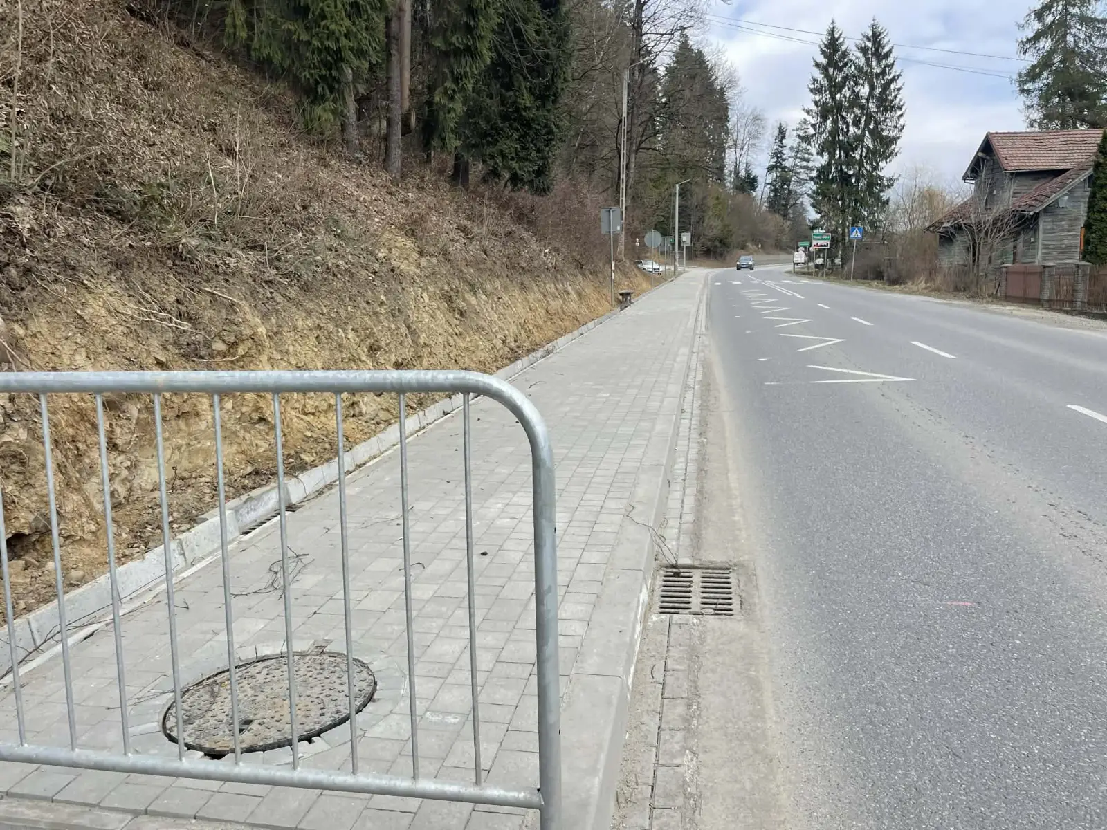 Bezpieczniej dla pieszych na Barskiej. Zakończono drugi etap budowy chodnika