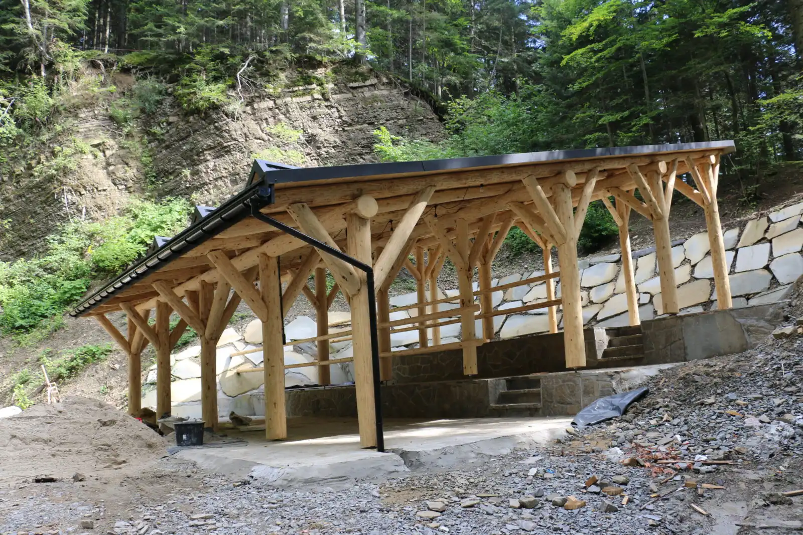 Limanowa: Przy ul. Kasprowicza w tzw. kamieniołomie powstaje nowa infrastruktura turystyczna