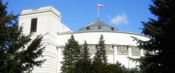 Sejm przyjął nowelizację ustawy o pomocy społecznej. Co się zmieni?