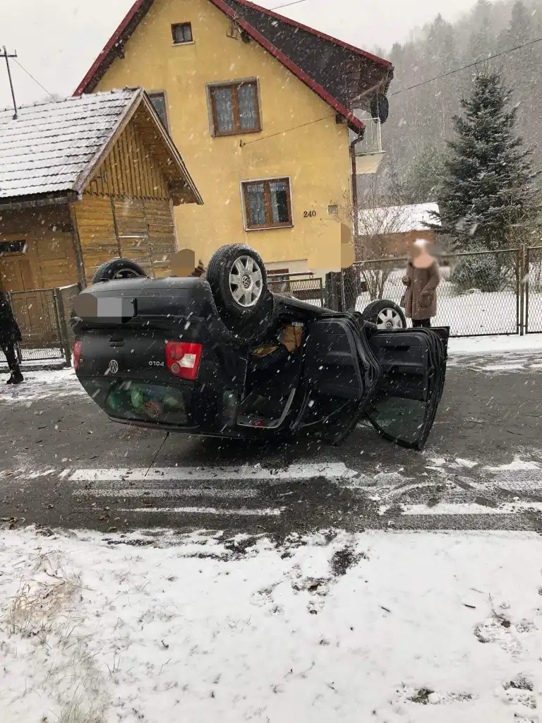 W Barcicach dachował samochód osobowy