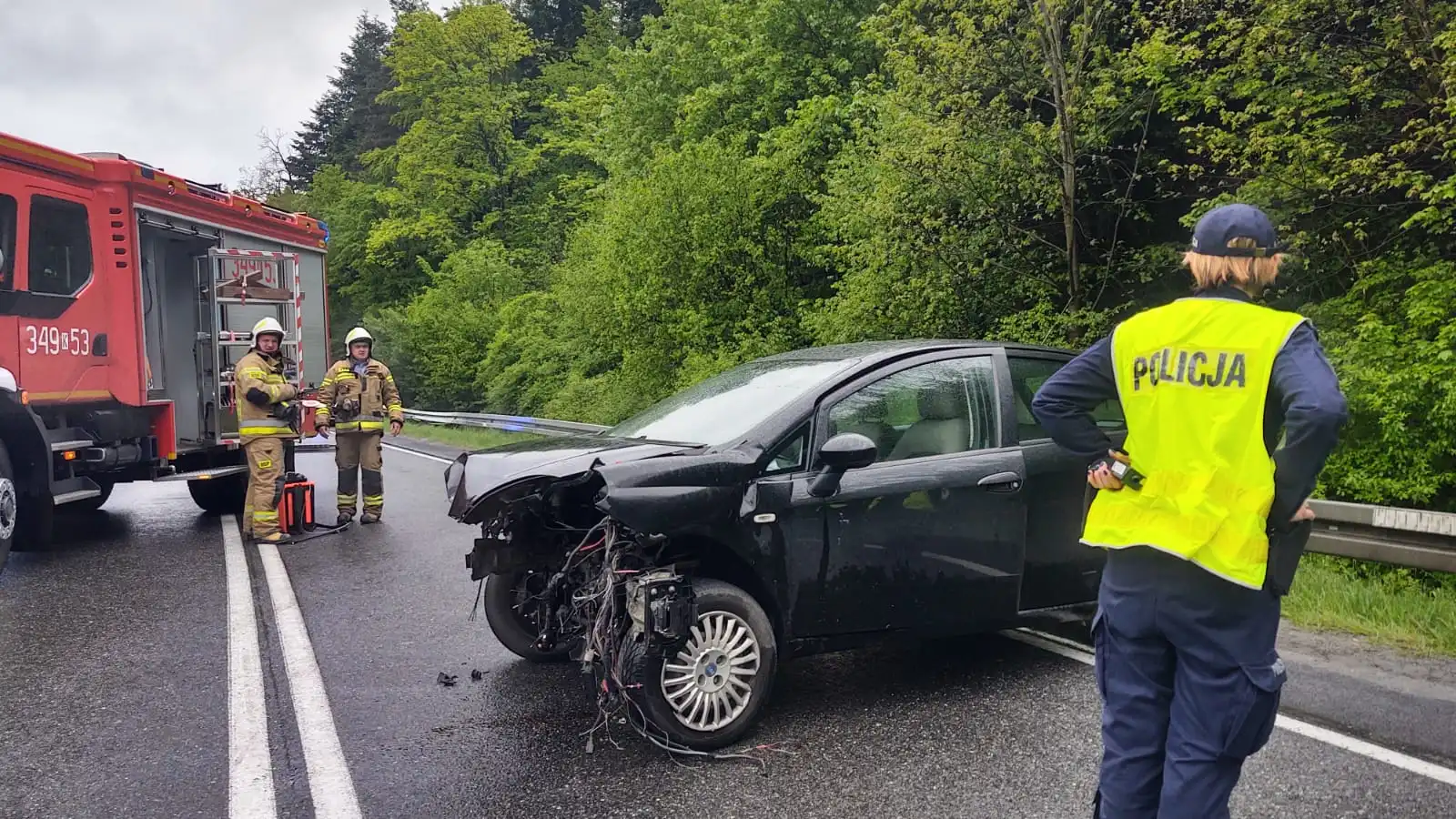 Wypadek w Witowicach Górnych. Zderzyły się dwa auta osobowe. Jedna osoba trafiła do szpitala