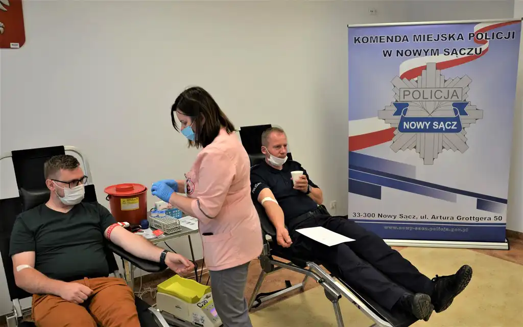 Akcja „103 litry krwi na 103. rocznicę powstania Policji” trwa nadal. 22 czerwca w Nowym Sączu zebrano ponad 8 litrów krwi