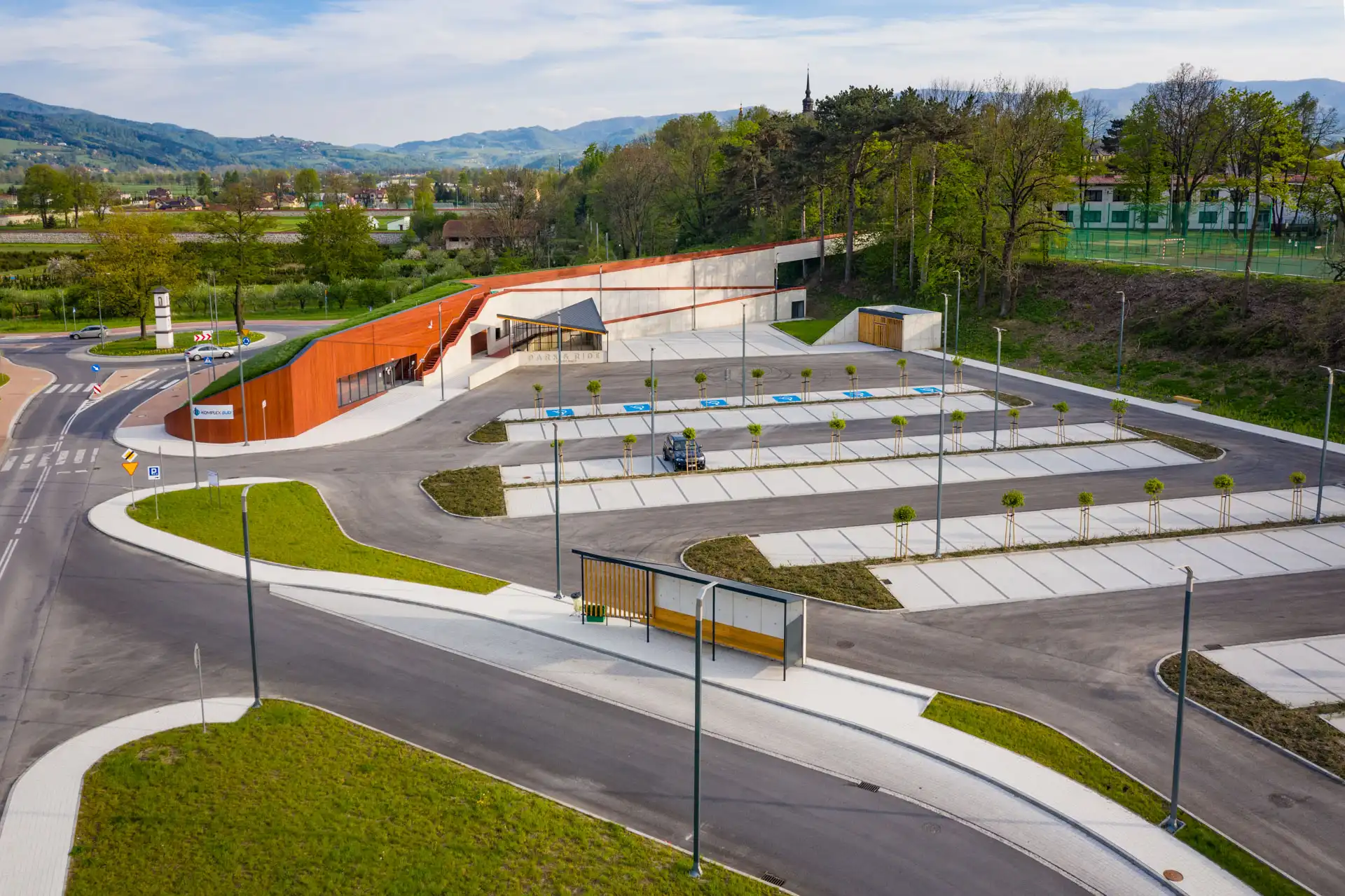 Zwycięzcy Salonu Architektury 2024. Teatr KTO w Krakowie i innowacyjny Park & Ride w Starym Sączu