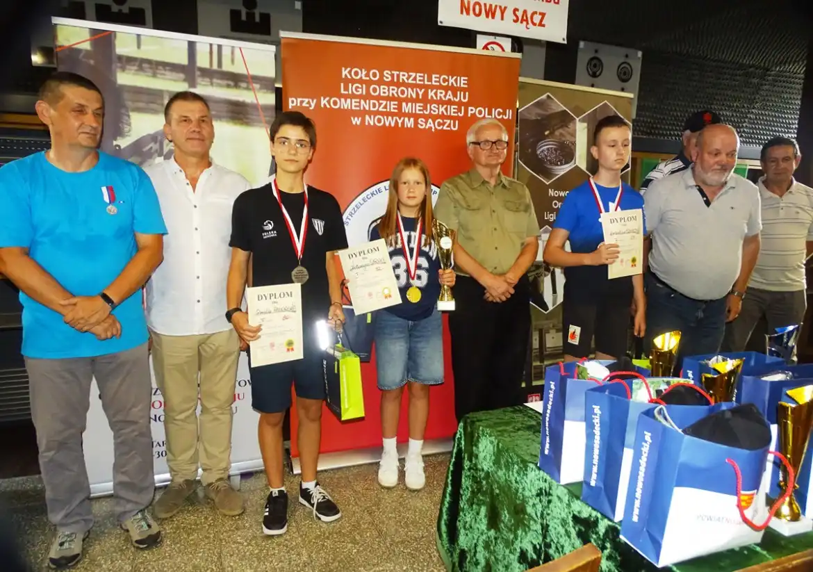 Medale, puchary i słodkości dla najlepszych strzelców