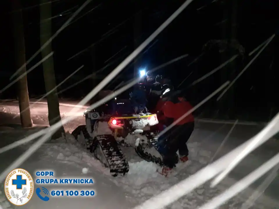 W ciemnościach utknęli w górach. Pomogli Goprowcy