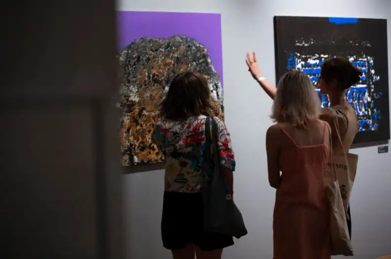 W Galerii Sztuki Współczesnej BWA SOKÓŁ otwarto wystawę „Adrian Prykop. Materialny i duchowy”