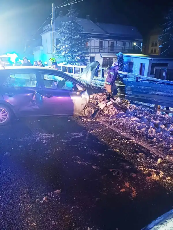 Wypadek w Siołkowej. Zderzyły się trzy samochody osobowe