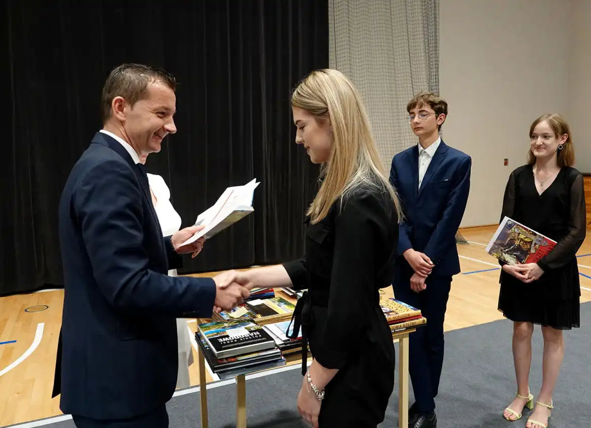 W szkołach powiatowych odbyło się uroczyste zakończenie roku szkolnego