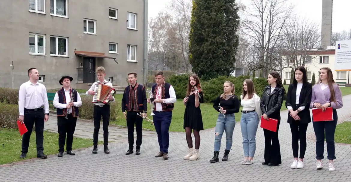 Starostowie robili pizzę pod okiem uczniów