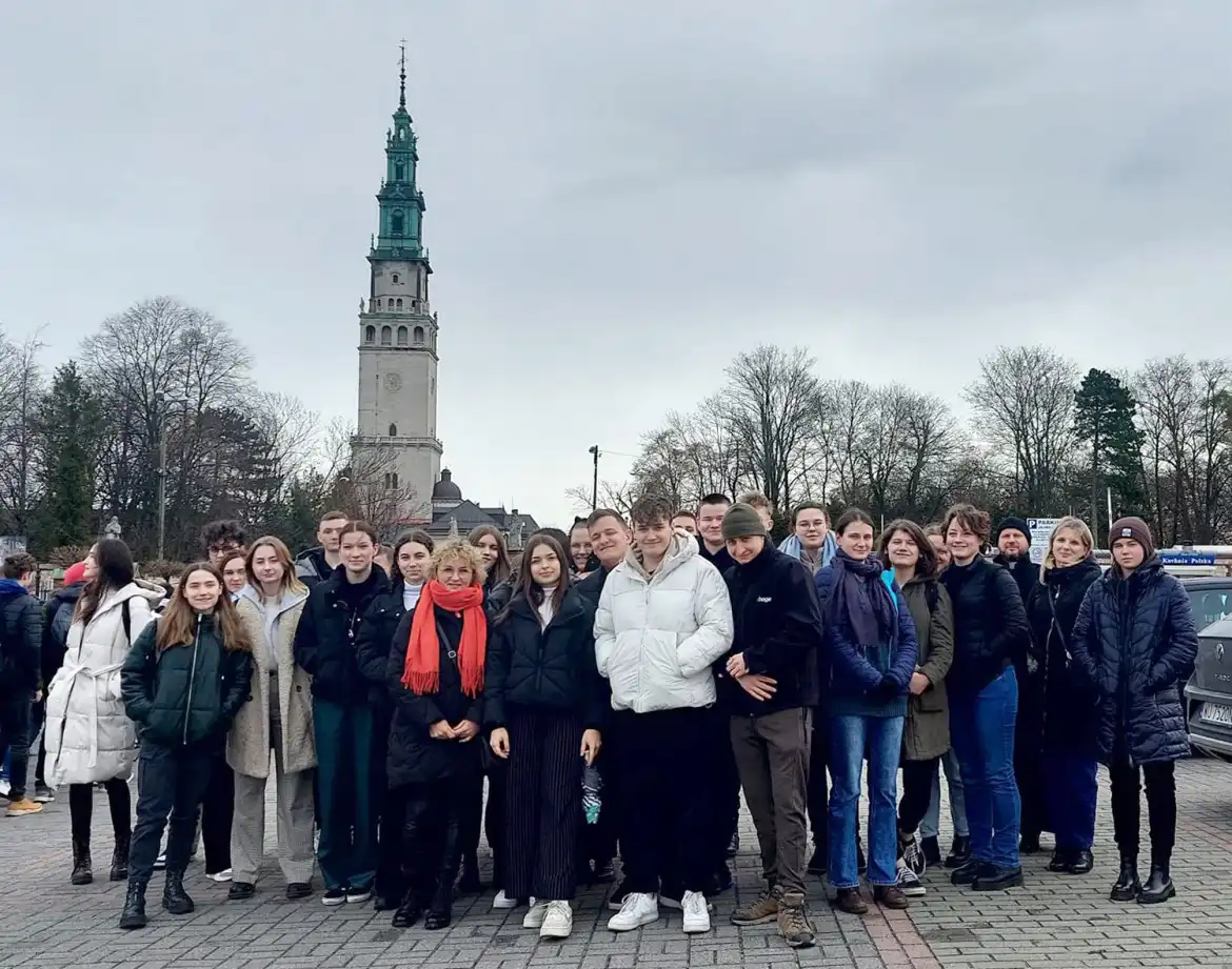 Maturzyści z ZSP w Nawojowej pielgrzymowali na Jasną Górę
