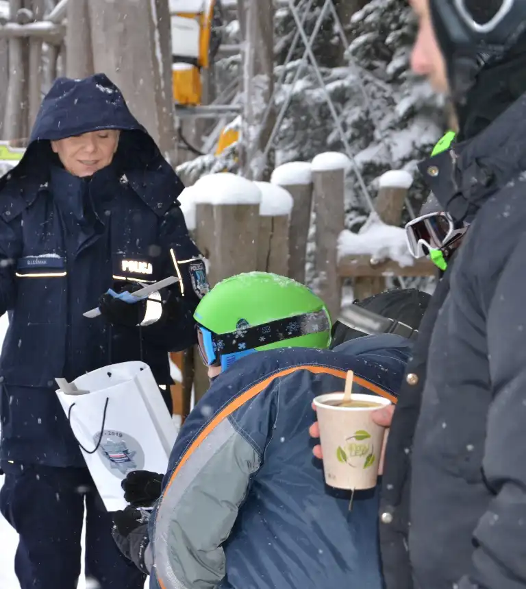 Akcja informacyjno-edukacyjna pod hasłem „Kręci mnie bezpieczeństwo na stoku” na Sądecczyźnie