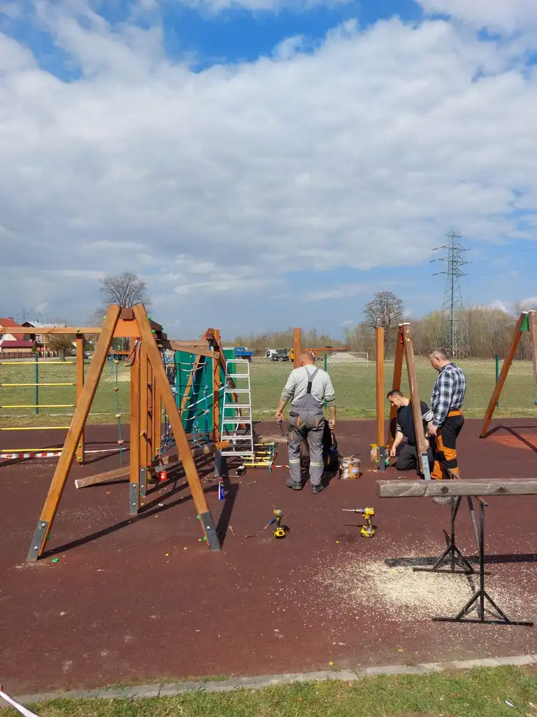 Stary Sącz: Świeżo wyremontowane place zabaw. Czas na zabawę