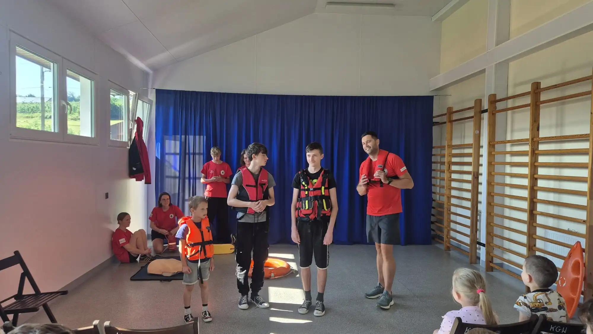 Bezpieczne wakacje nad wodą. WOPR edukuje młodzież