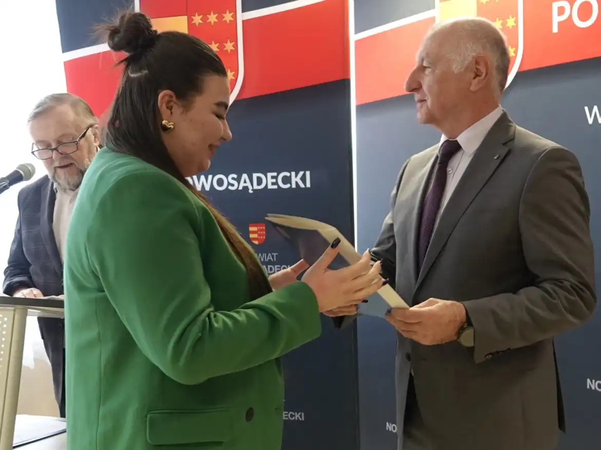 Starosta nowosądecki wręczył nagrody laureatom eliminacji powiatowych 69. Ogólnopolskiego Konkursu Recytatorskiego