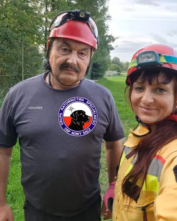 Ratownicy OSP i ich psy w akcji. Intensywny trening na gruzowisku