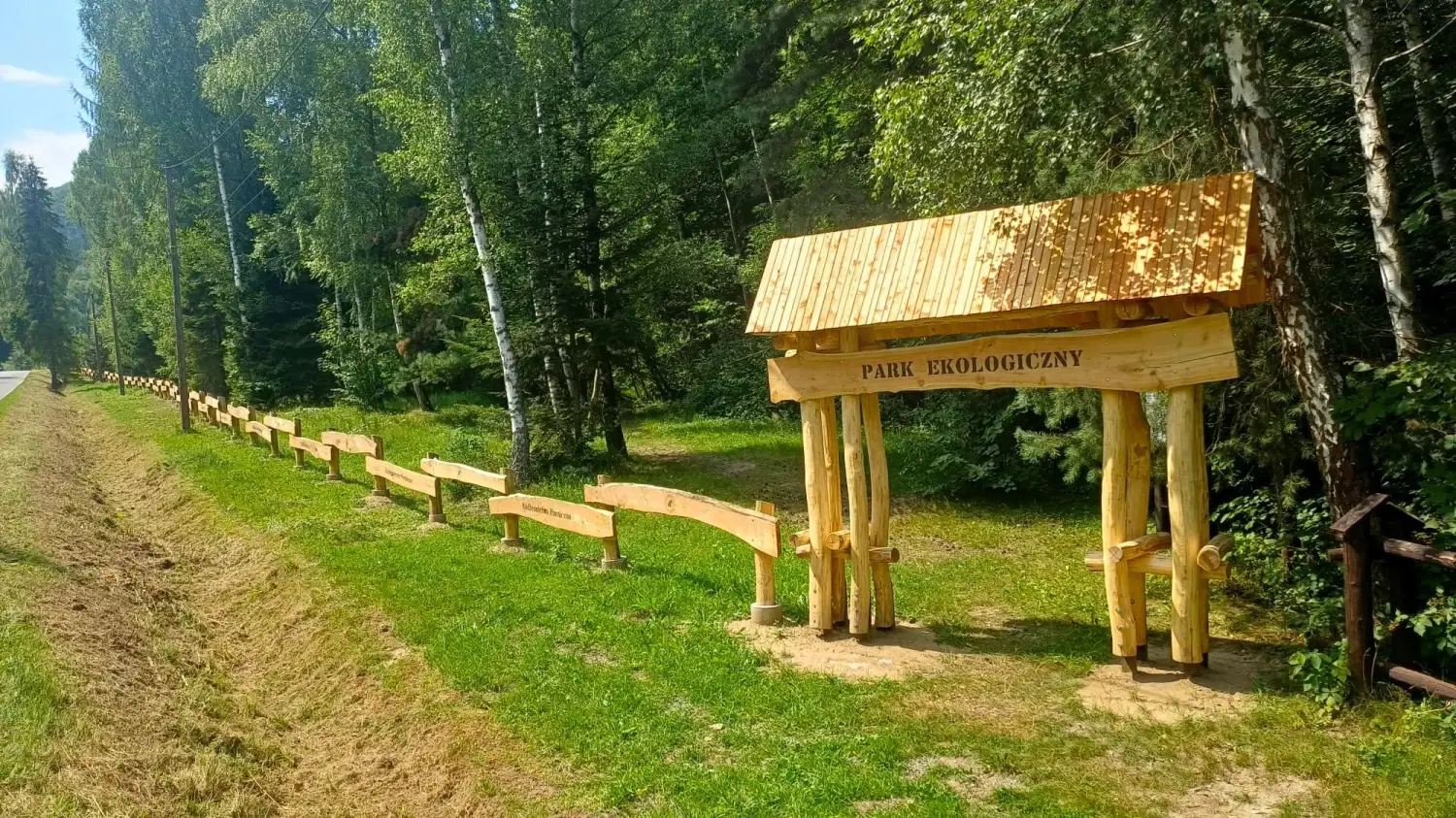 Park Ekologiczny w Rytrze ma nowe ogrodzenie. Pojawiły się charakterystyczne bramy